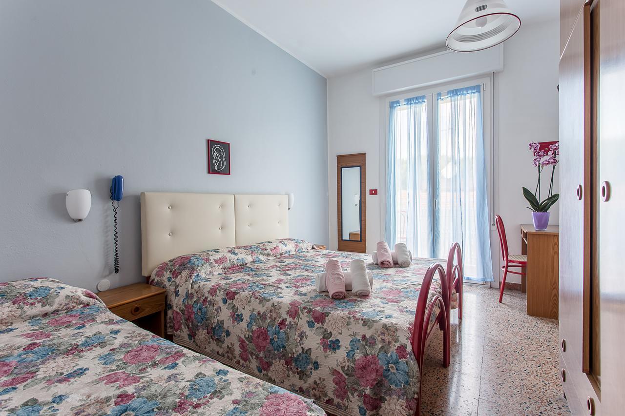 Holiday Milano Marittima Bagian luar foto