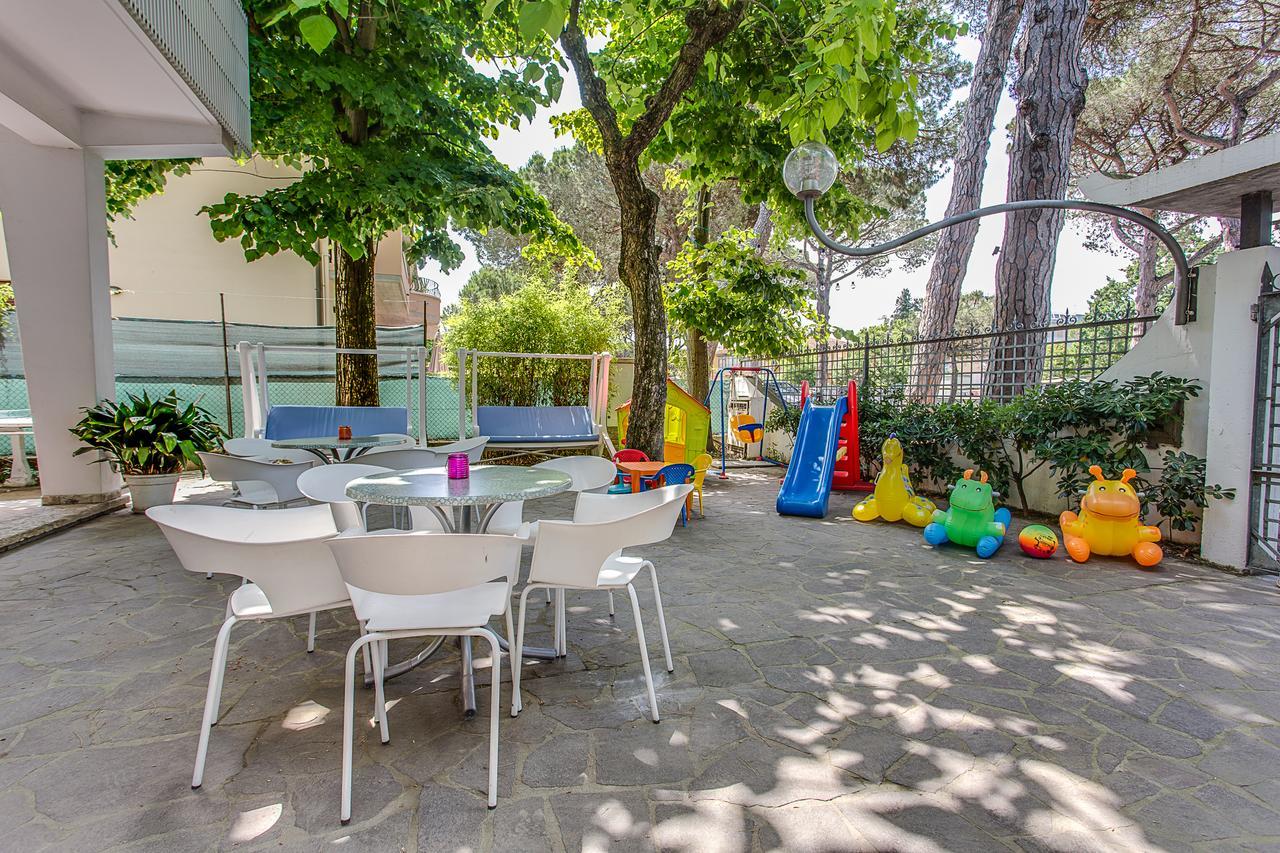 Holiday Milano Marittima Bagian luar foto