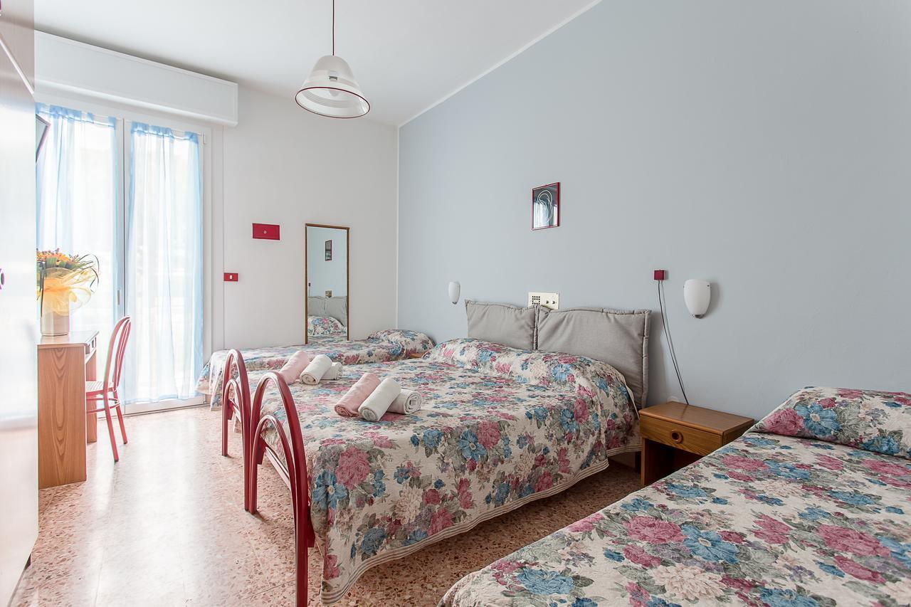 Holiday Milano Marittima Bagian luar foto