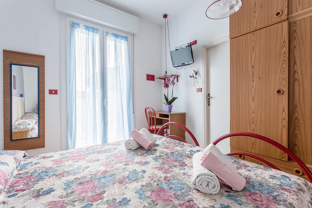 Holiday Milano Marittima Bagian luar foto