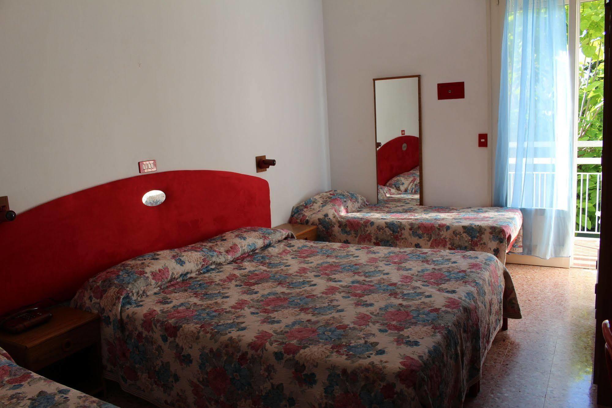 Holiday Milano Marittima Bagian luar foto