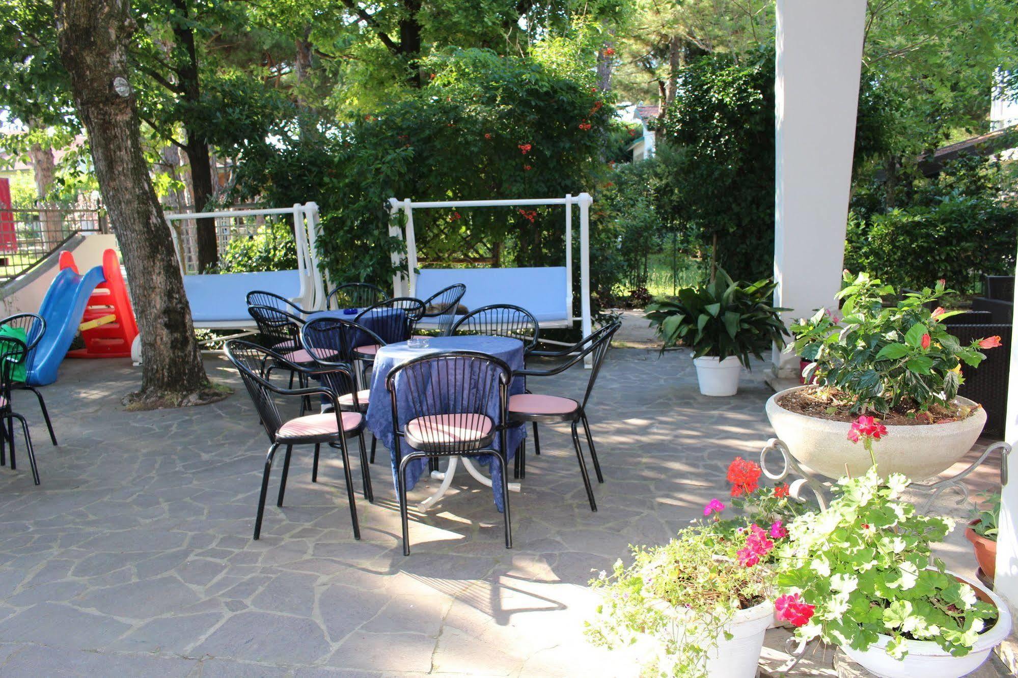 Holiday Milano Marittima Bagian luar foto